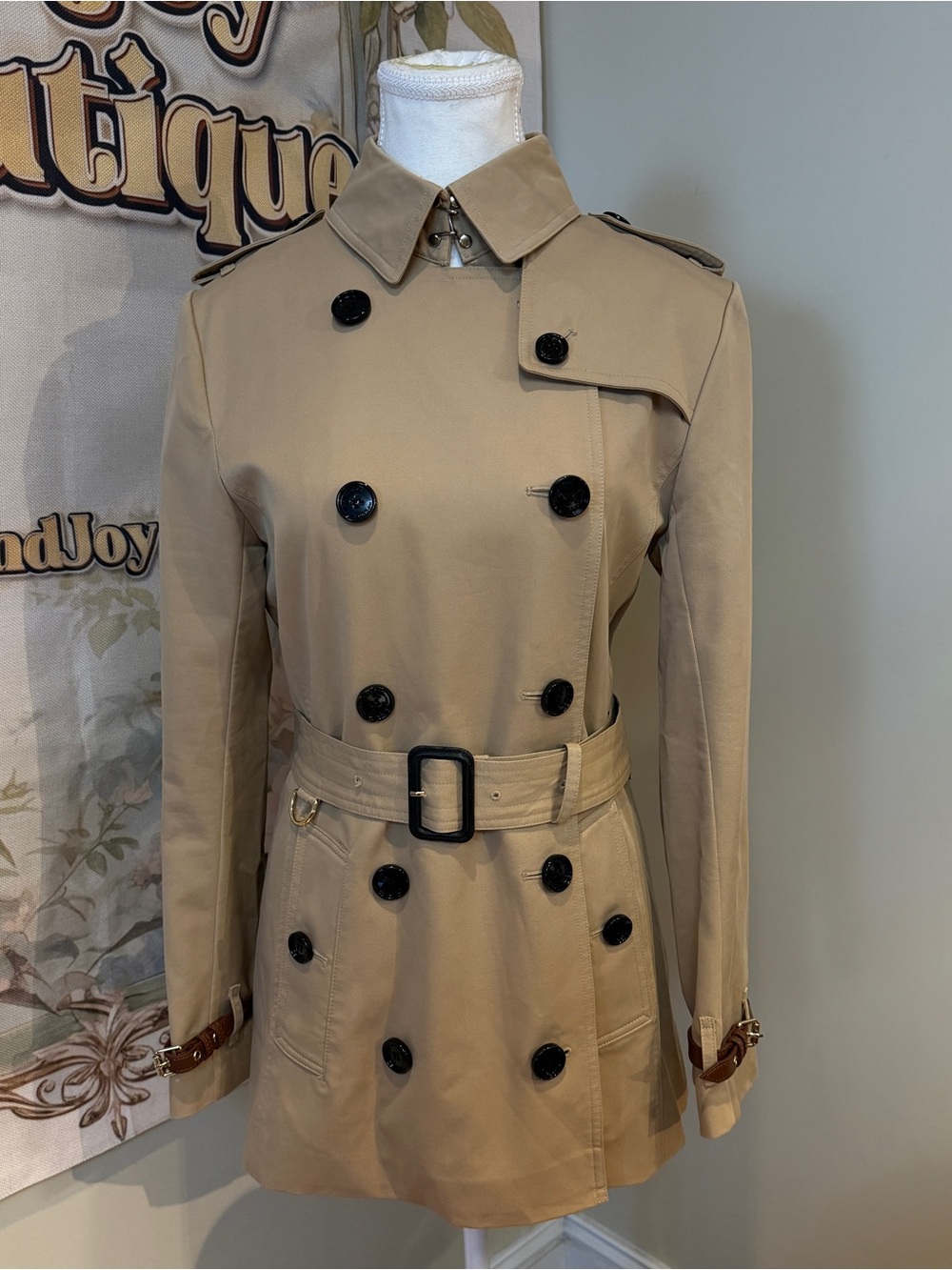 Burberry Classic Double-Breasted Women's Trench Coat - Tan